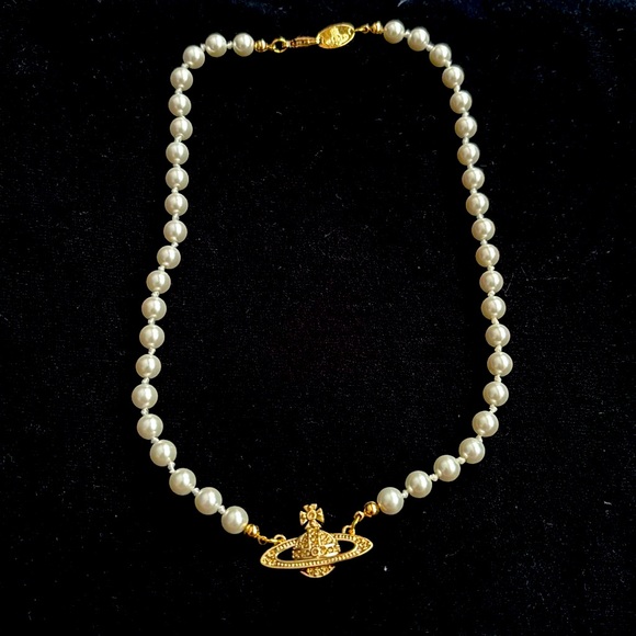 Vivienne Westwood Mini Bas Relief Pearl Choker - Picture 3 of 8